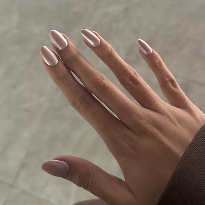 Luxe Almond-Shaped Nail Art Kalsten