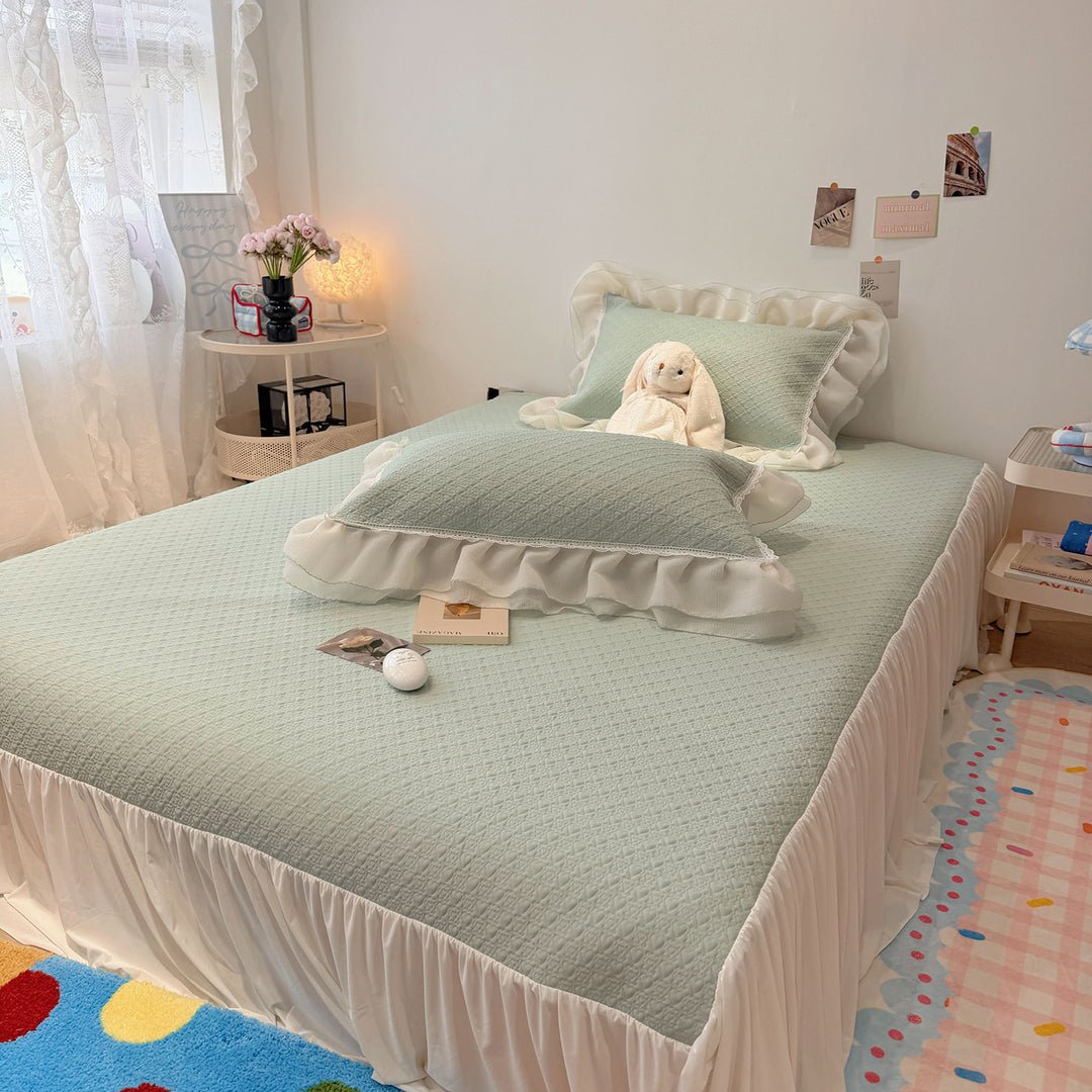 Quilted bedspread with ruffle and delicate floral quilting