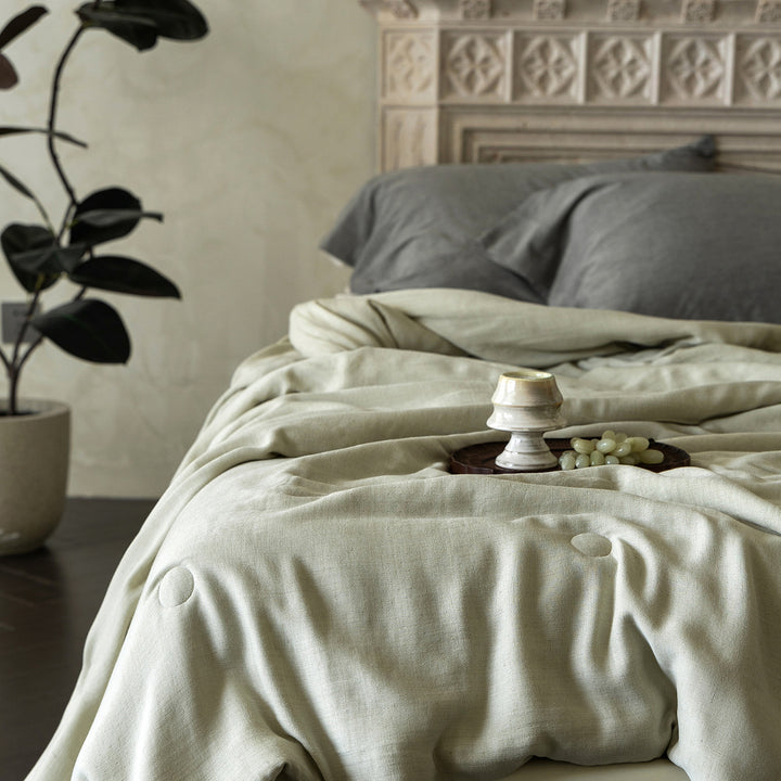 Linen duvet cover with natural washed look and concealed button closure