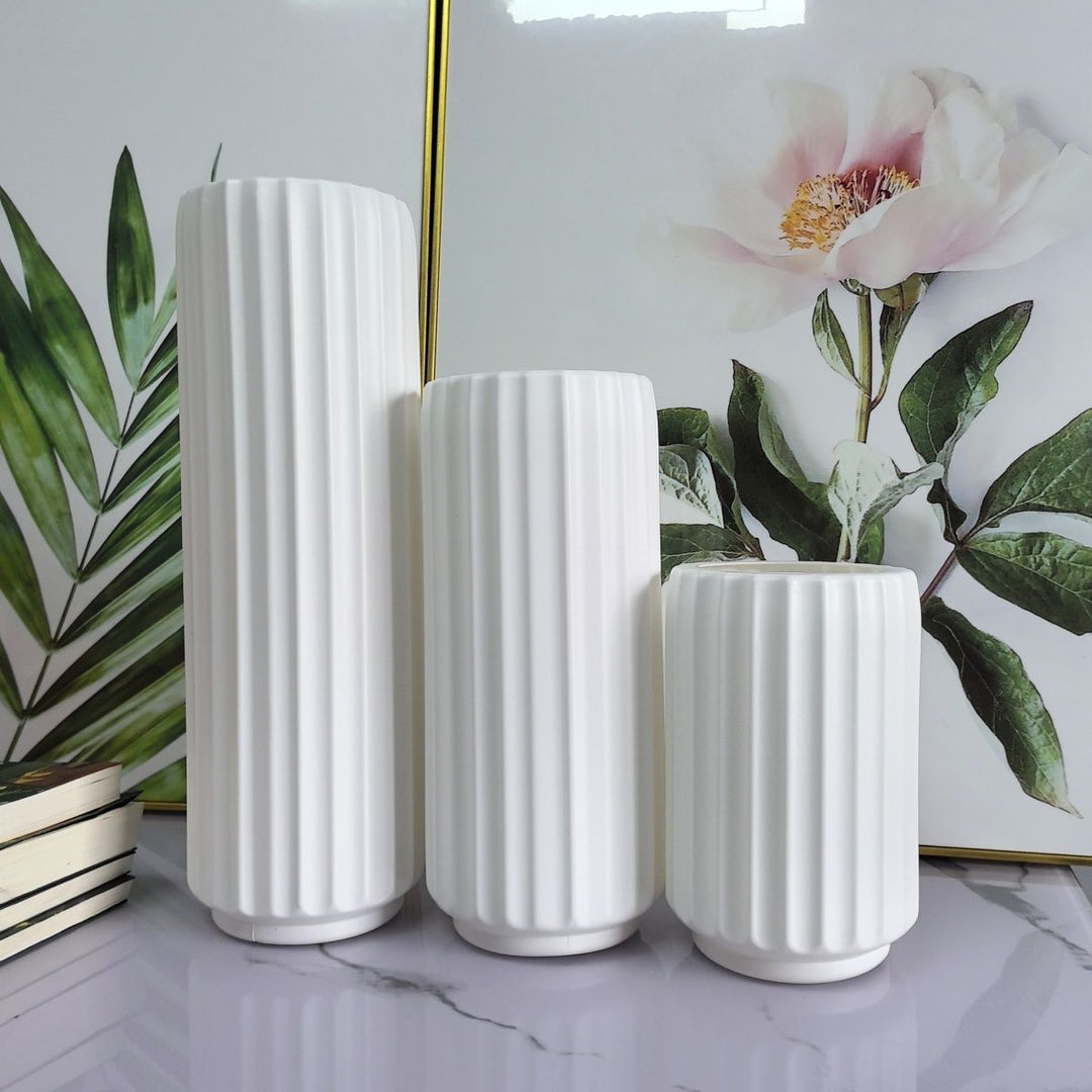 Decorative Vertical Ribbed Vase Kalsten
