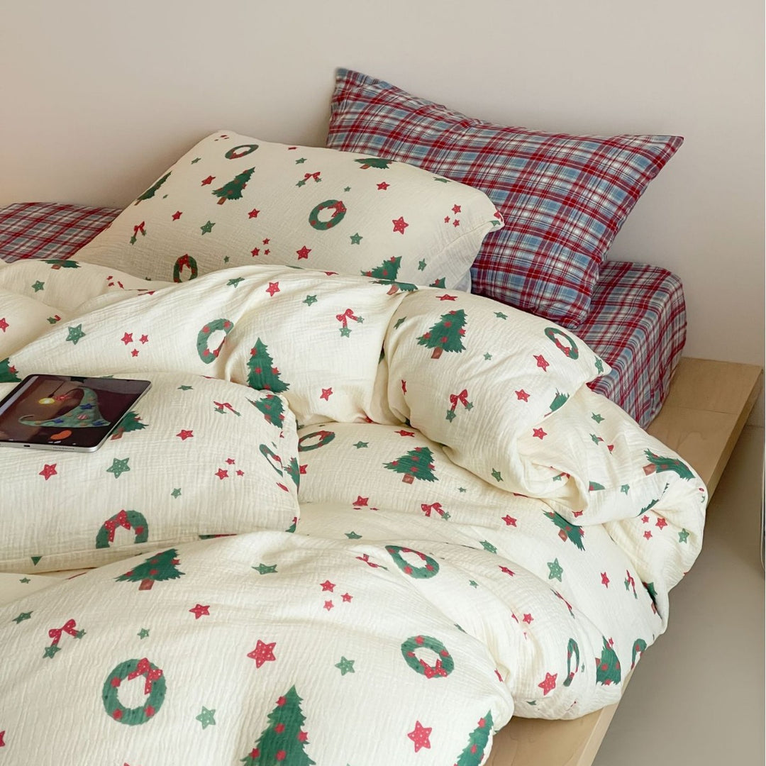 Festive cotton bedding set with crinkled structure and Christmas motif