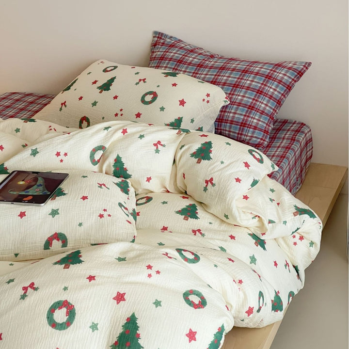 Festive cotton bedding set with crinkled structure and Christmas motif