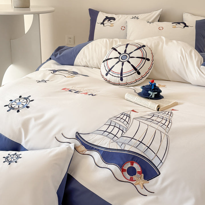 Maritime bedding set for children with embroidered sail and sea motifs made of cotton percale