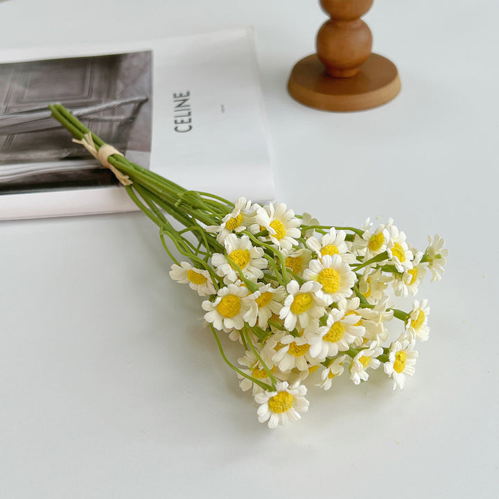 Realistic Daisy Floral Bouquet