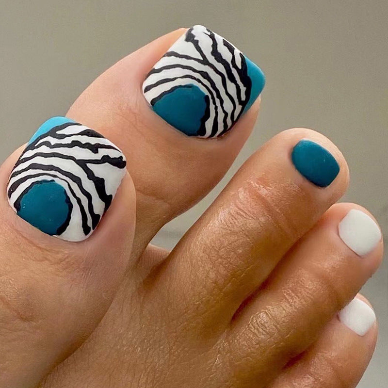 Artful toenail design in modern zebra pattern Kalsten