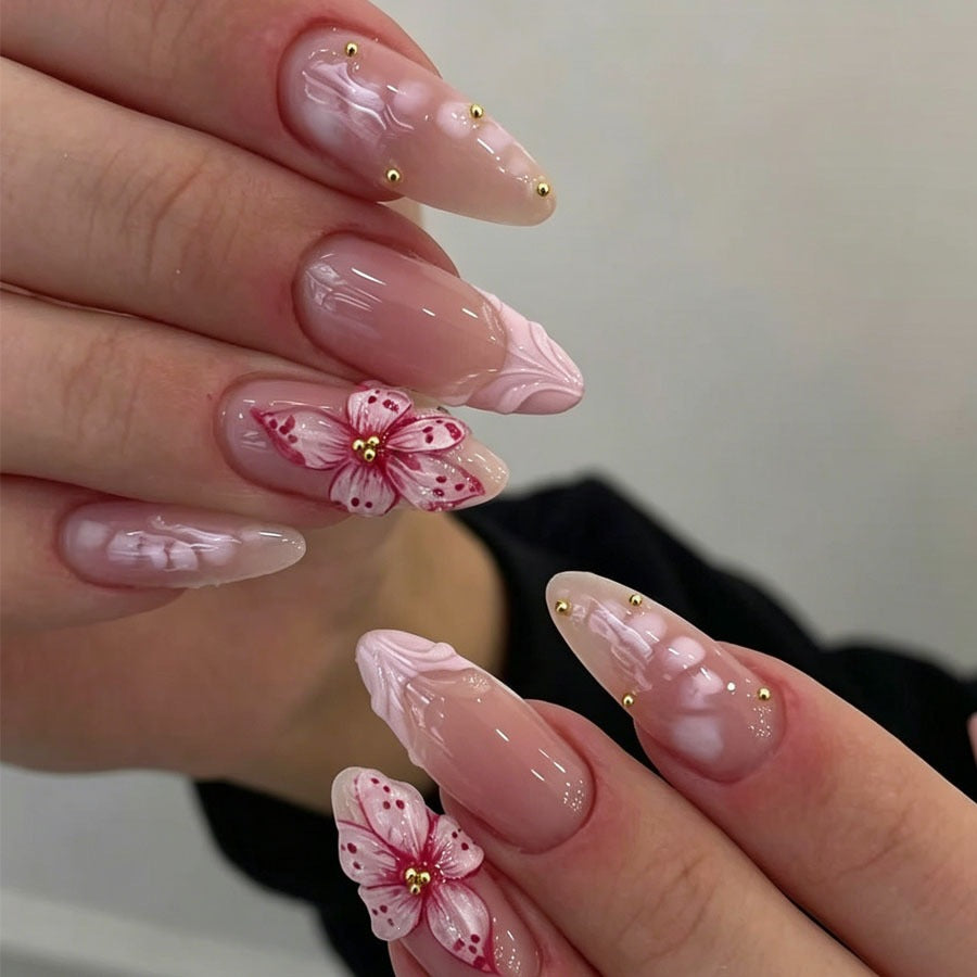 Artificial artificial nails with filigree floral motifs and golden accents Kalsten