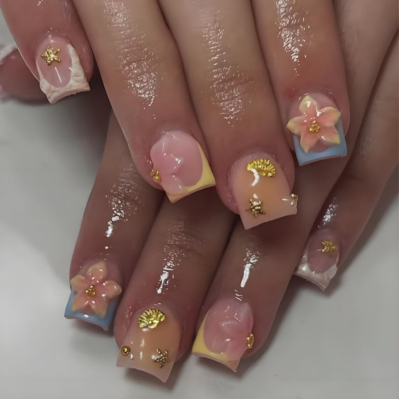 Nail art set with floral accents and elegant shine Kalsten