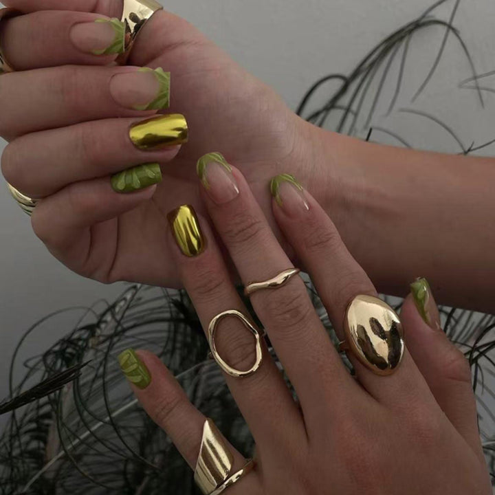 Creative Nail Art with Sparkling Accents Kalsten
