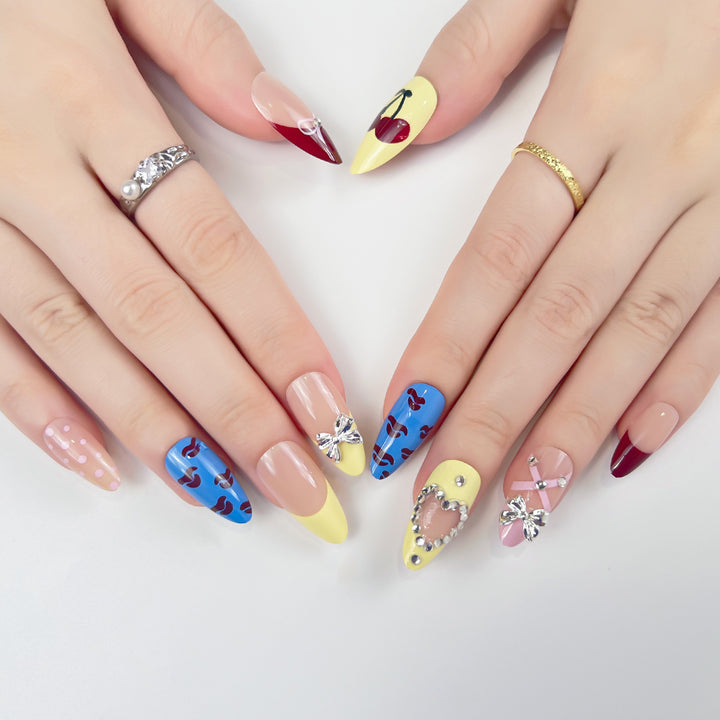 Artificial nails in a playful flower design with glittering accents Kalsten
