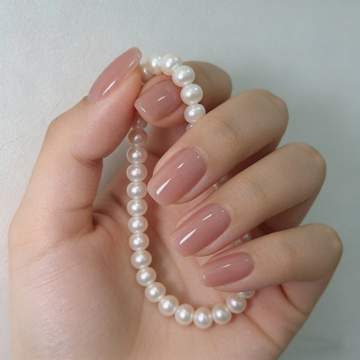 Artificial nails in elegant, natural style Kalsten