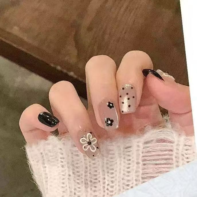 Artificial Nails in Stylish Ombre Design Kalsten
