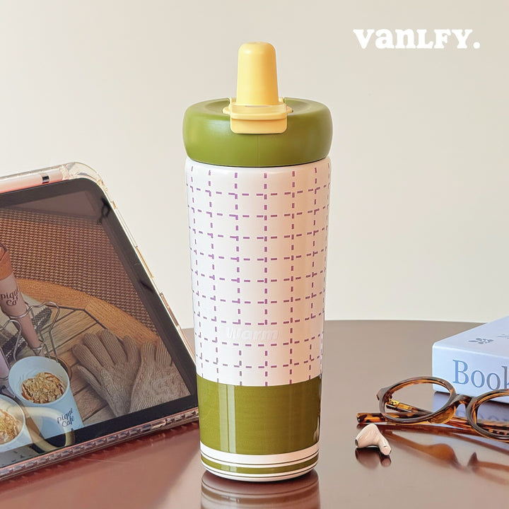 Women's insulated drinking bottle with innovative silicone cap and cheerful Kalsten motif