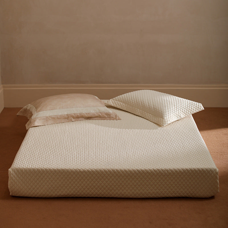 Bedding set made of cotton percale with a light crinkle texture and decorative ruffle
