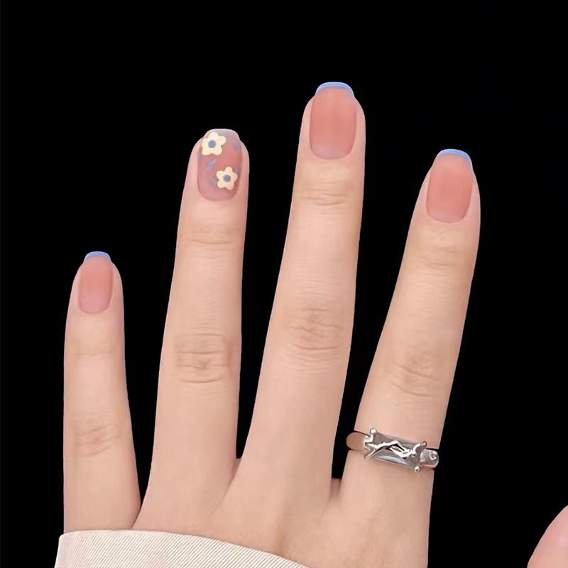 Creative nail design with floral accents Kalsten