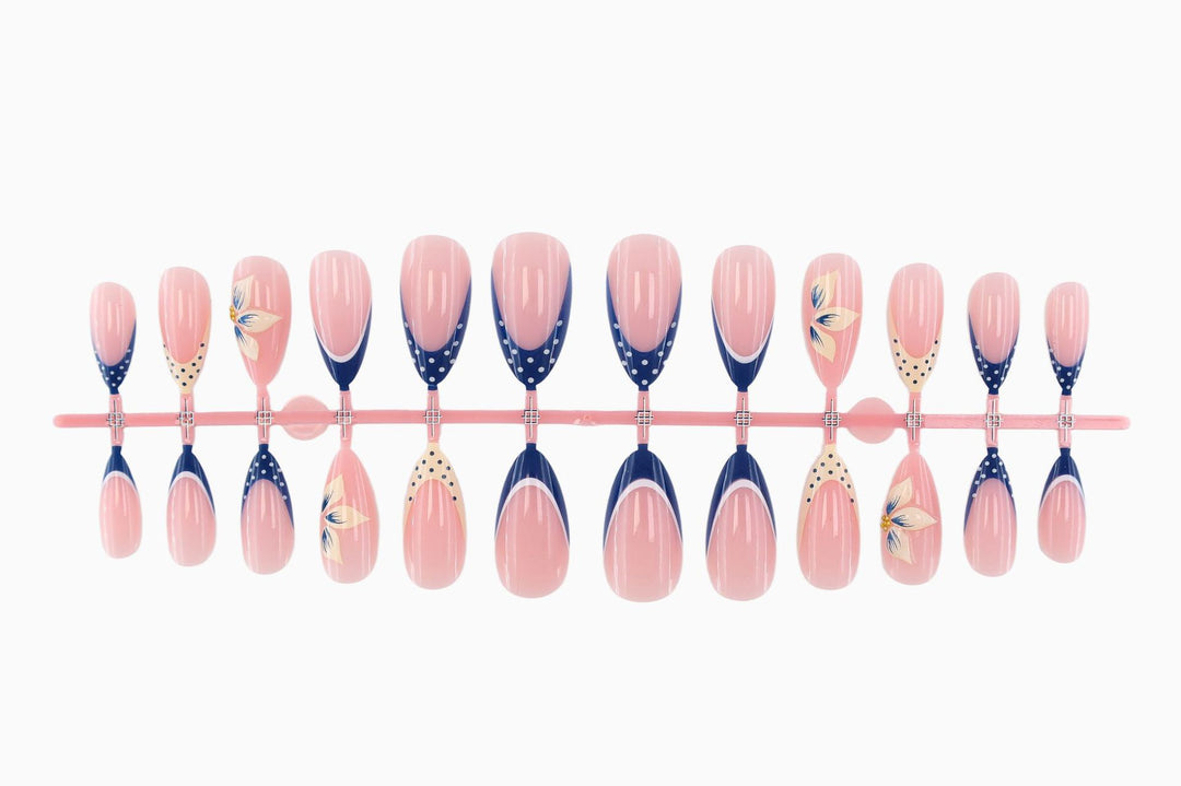 Artificial nail set with elegant floral details and modern accents Kalsten