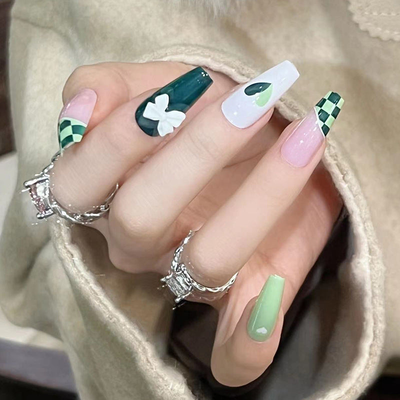Artificial nail extensions with creative design and glitter accents Kalsten