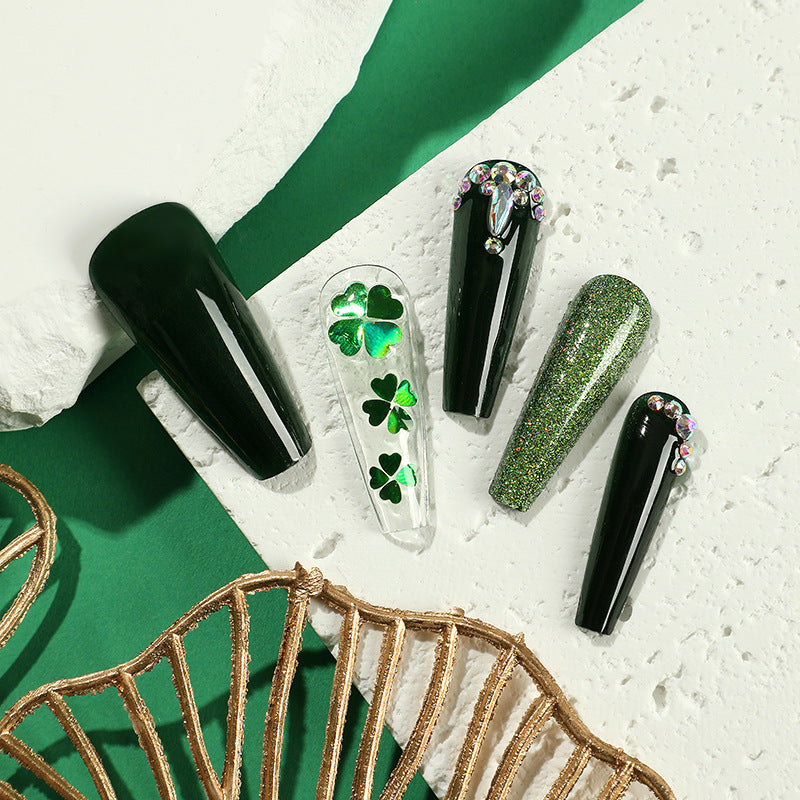 Artificial nail art with clover leaf motifs Kalsten