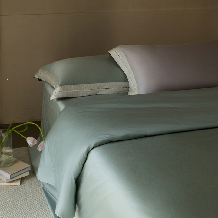 Fine cotton satin bedding set with contrasting linen border and decorative stitch trim