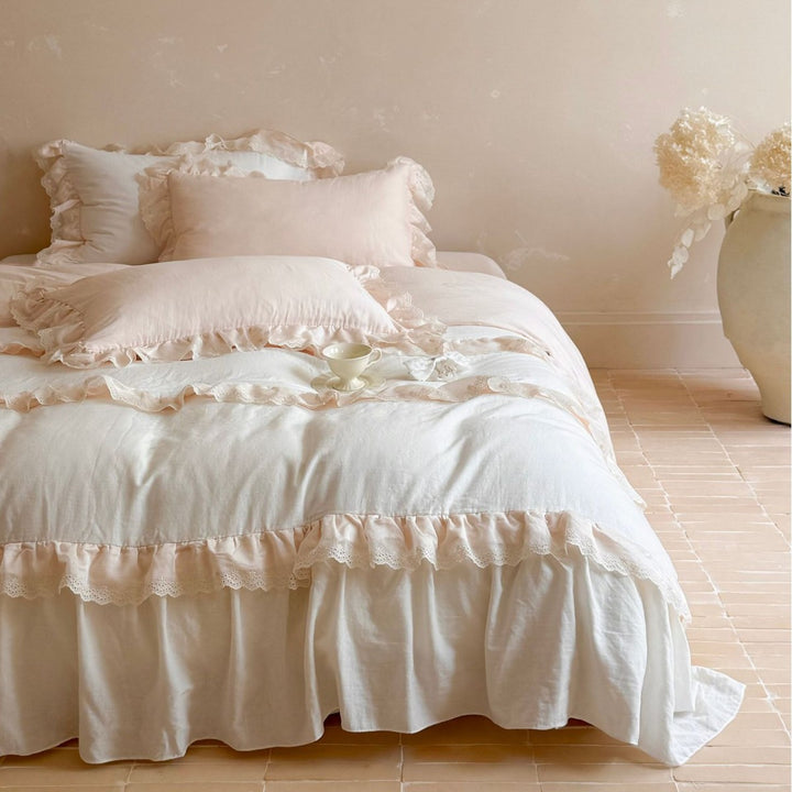 Linen look bed cover set with frill and lace trim