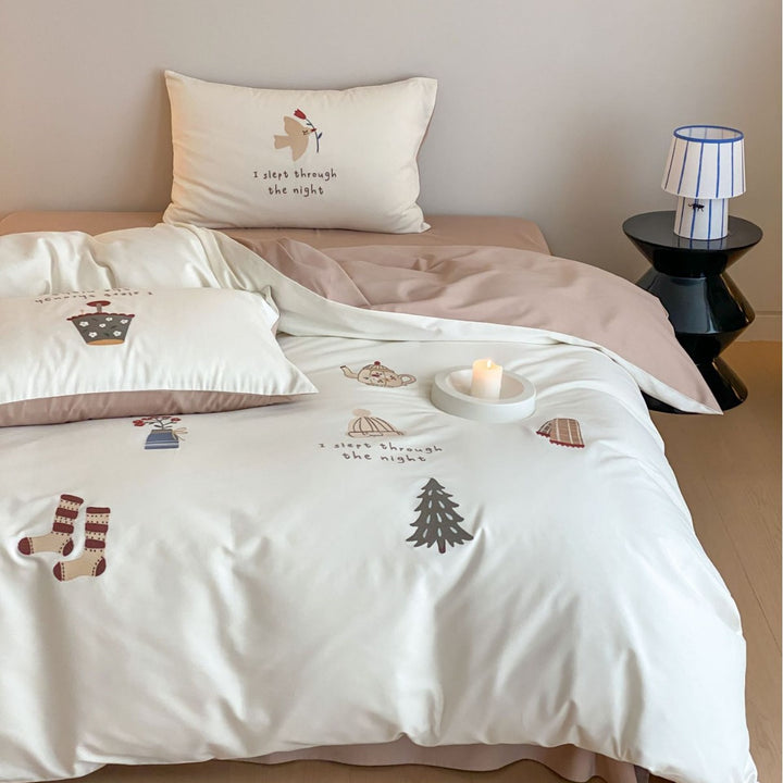 Playful cotton satin bedding set with illustrative print, reversible function, and hotel closure
