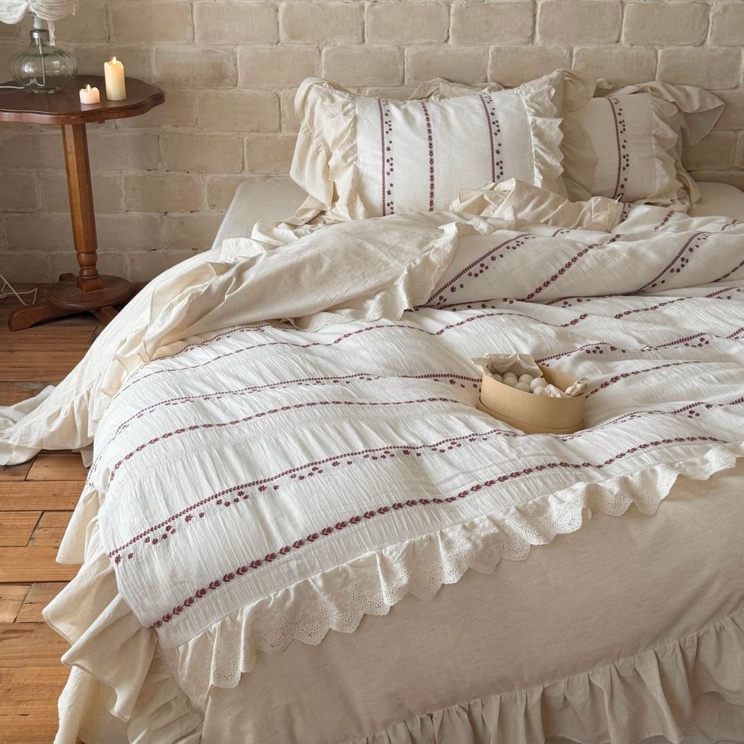 Ruffled cotton-linen bed linen set with embroidered longitudinal stripes