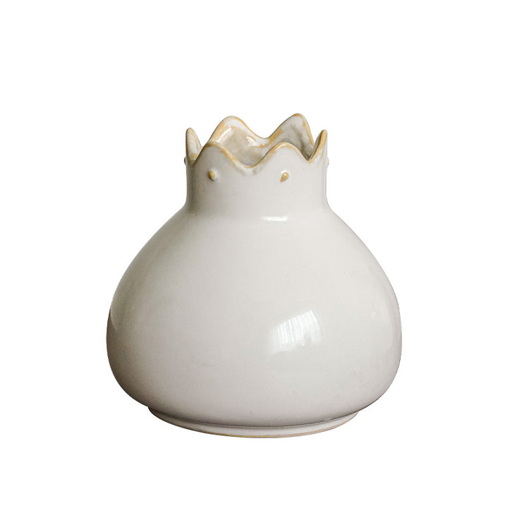 Elegant ceramic vase with wavy edge Kalsten