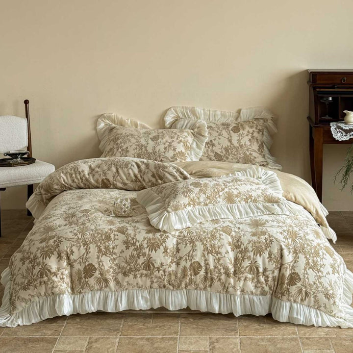 Luxurious Ruffled Bed Linen Set with Jacquard Floral Pattern and Quilted Bedspread