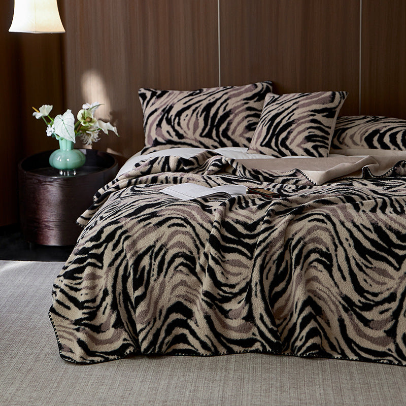 Decorative Flannel Bedspread Kalsten