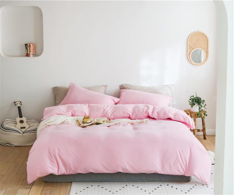 Bedding set made of breathable cotton percale with temperature-regulating processing