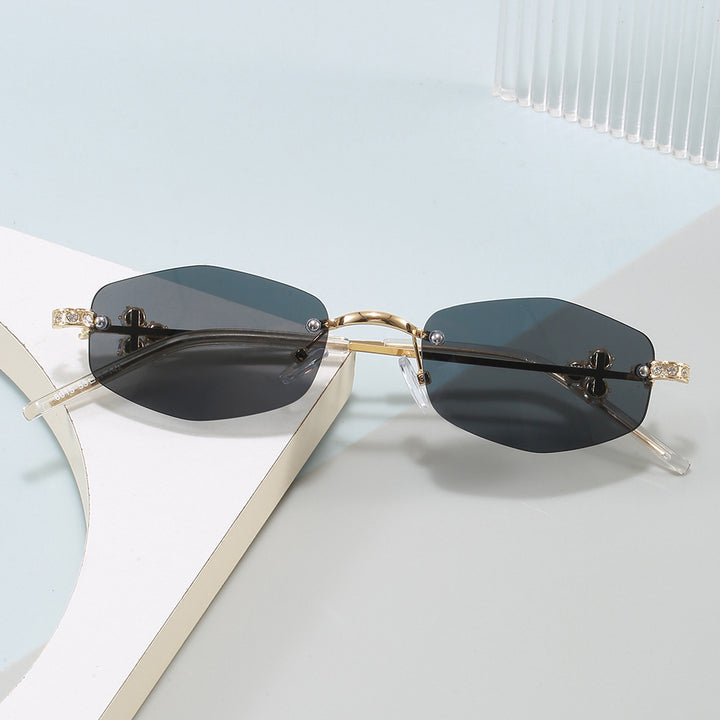 Fashionable Sunglasses in Elegant Rectangular Design with Floral Details Kalsten