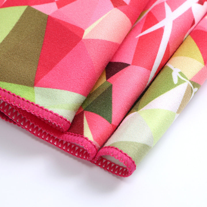 Beach towel with vibrant flamingo motifs and quick-drying material Kalsten