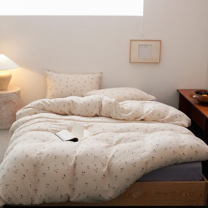 Checked cotton bedding set with soft percale texture and reversible pillowcases
