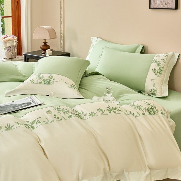 Luxurious bedding set with embroidered border and satin look