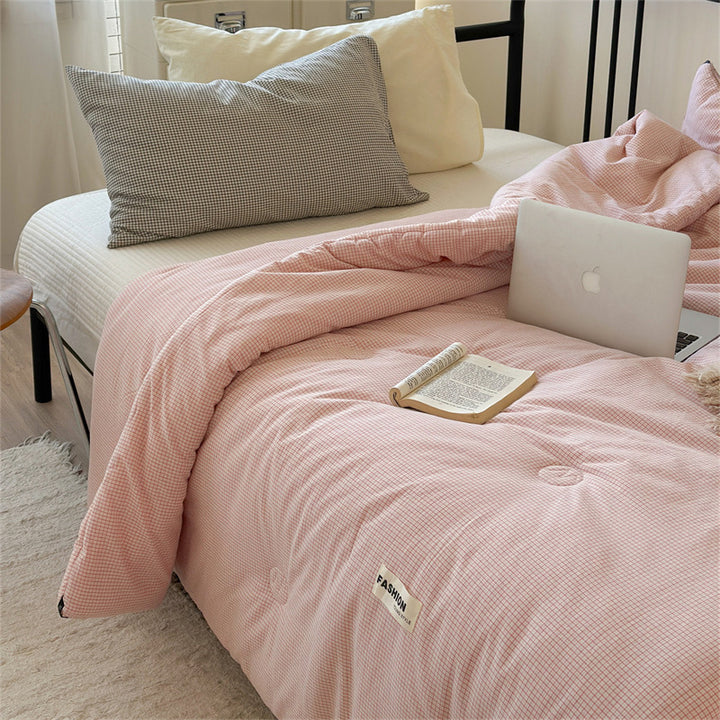 Light quilted all-season quilt made of cotton blend fabric with a fine checked pattern