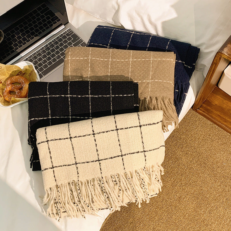 Cozy and Stylish Blanket with Fringes Kalsten