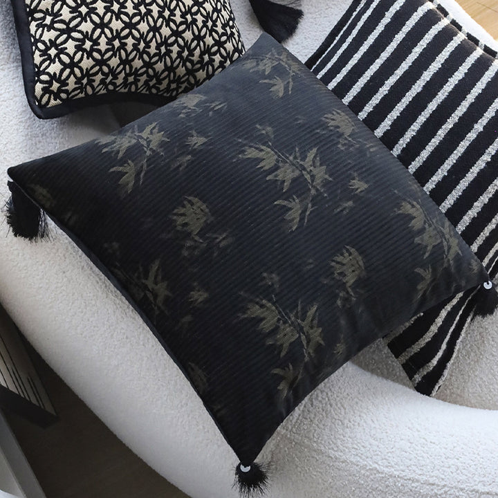 Square decorative cushion made of velvet with relief longitudinal stripes and fringe tassel Kalsten