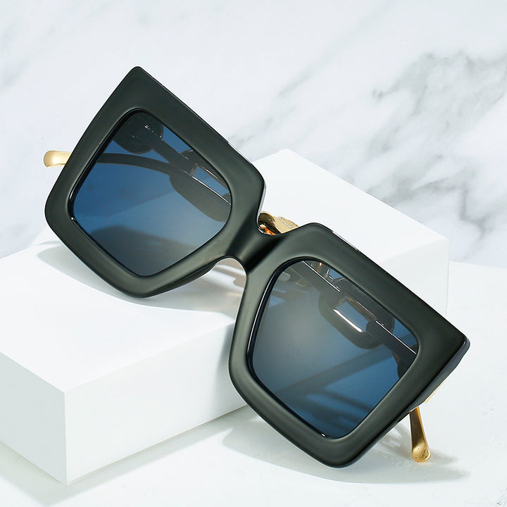 Women Cat-Eye Sunglasses with Luxurious Design and Chain Frame Kalsten