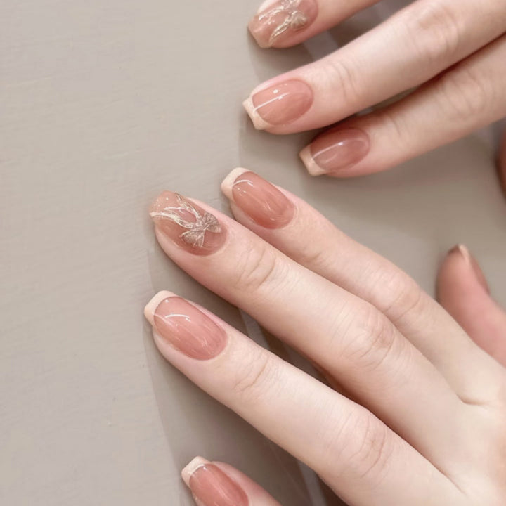 Artificial nail art with delicate floral design Kalsten