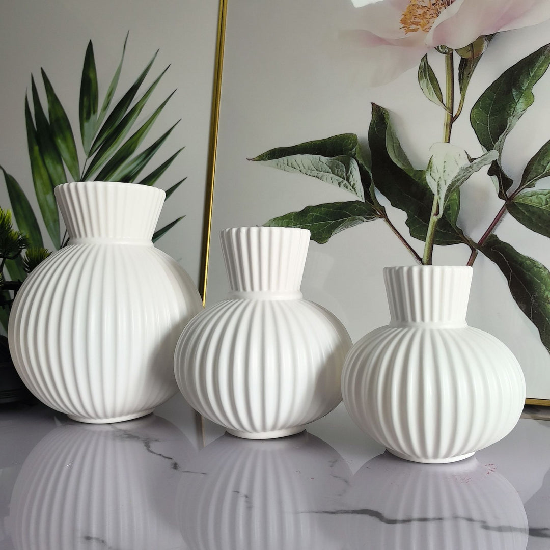 Elegant Ribbed Ceramic Vase Kalsten