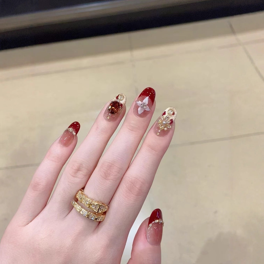 Artistic Holiday-Themed Nail Art Extensions