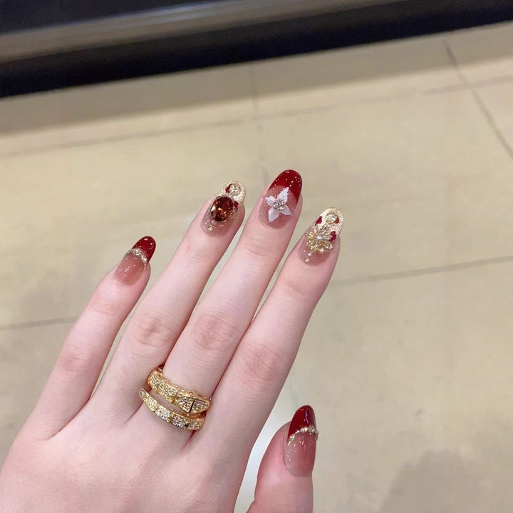 Artistic Holiday-Themed Nail Art Extensions