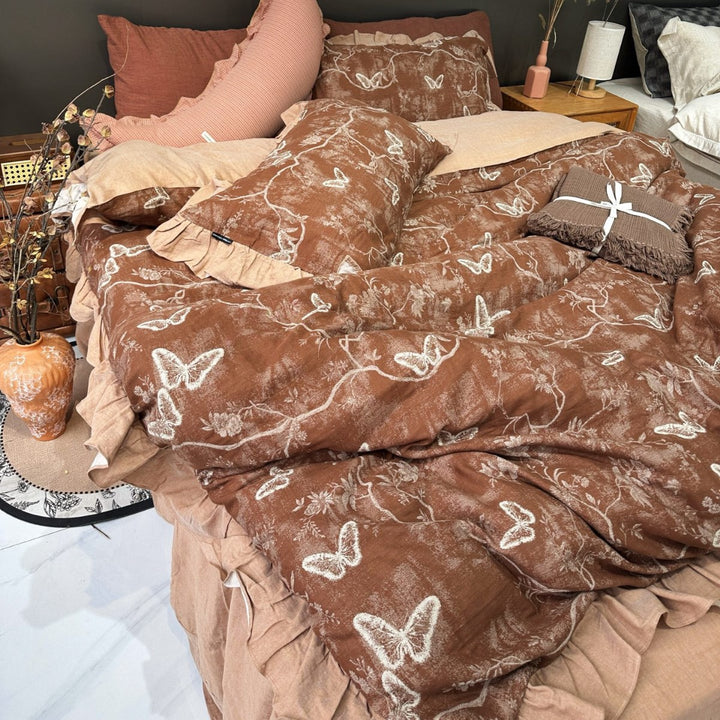 Bedding set with butterfly motif and ruffle edge in linen look