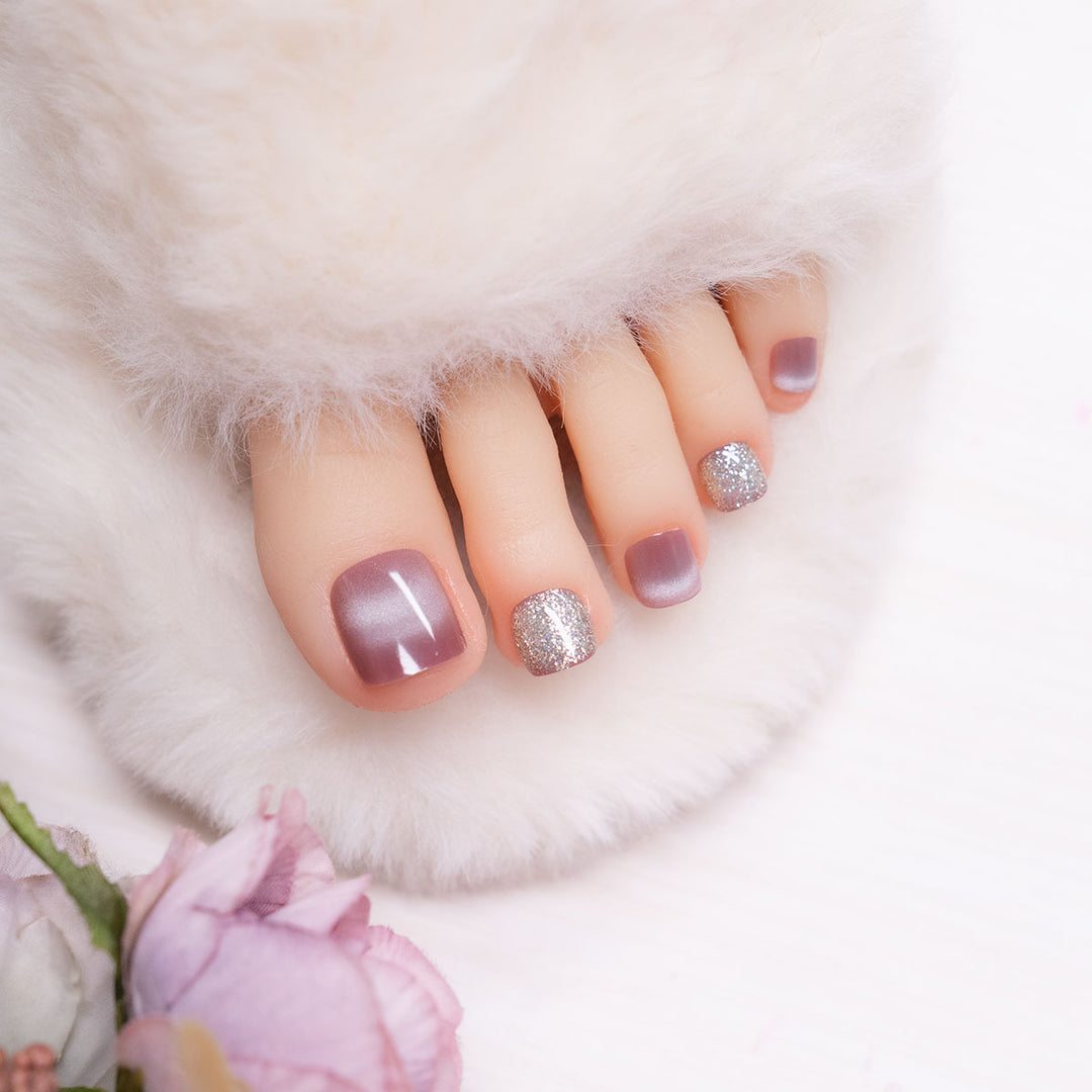 Elegant Glittery Gel Toenail Art