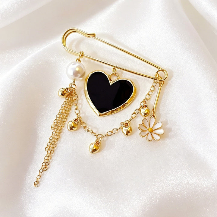 Elegant safety pin pendant Kalsten
