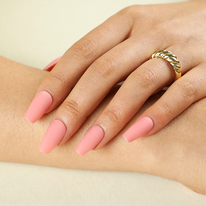 Artful nail extensions with an elegant leaf pattern Kalsten