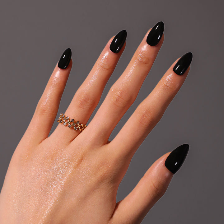 Artificial nail extensions with elegant design Kalsten