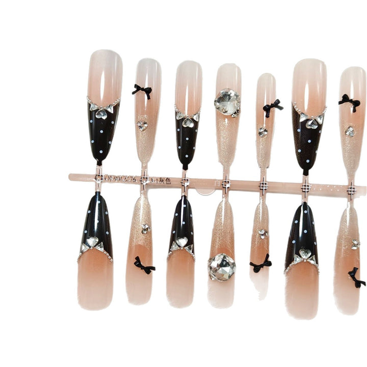 Artificial nails with glamorous rhinestone details Kalsten
