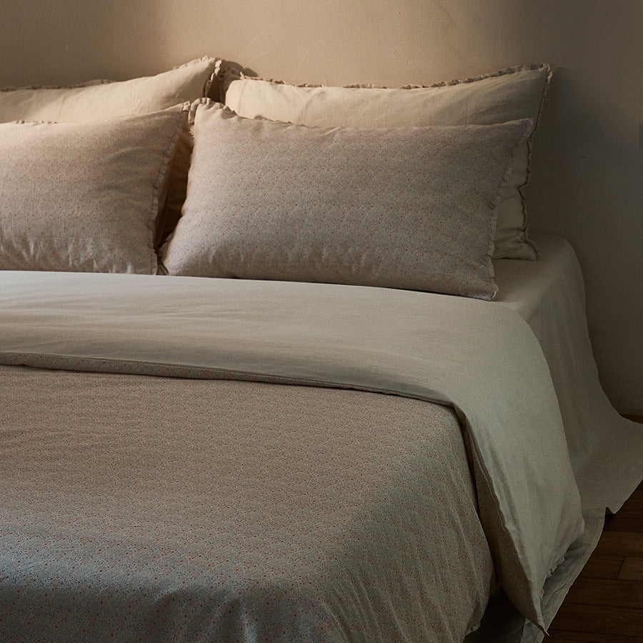 Light flower percale bedding set with fine vintage pattern and breathable feel