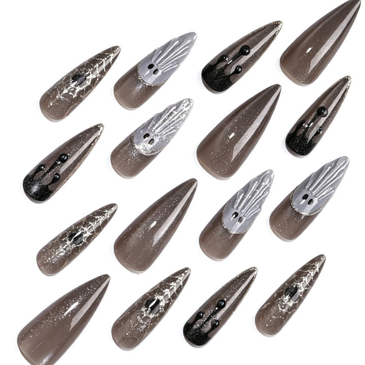 Artificial nail set with glamorous metallic elements and delicate details Kalsten