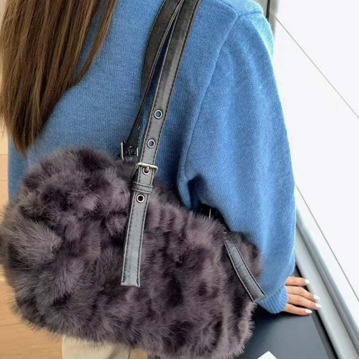 Luxurious Faux Fur Handheld Purse
